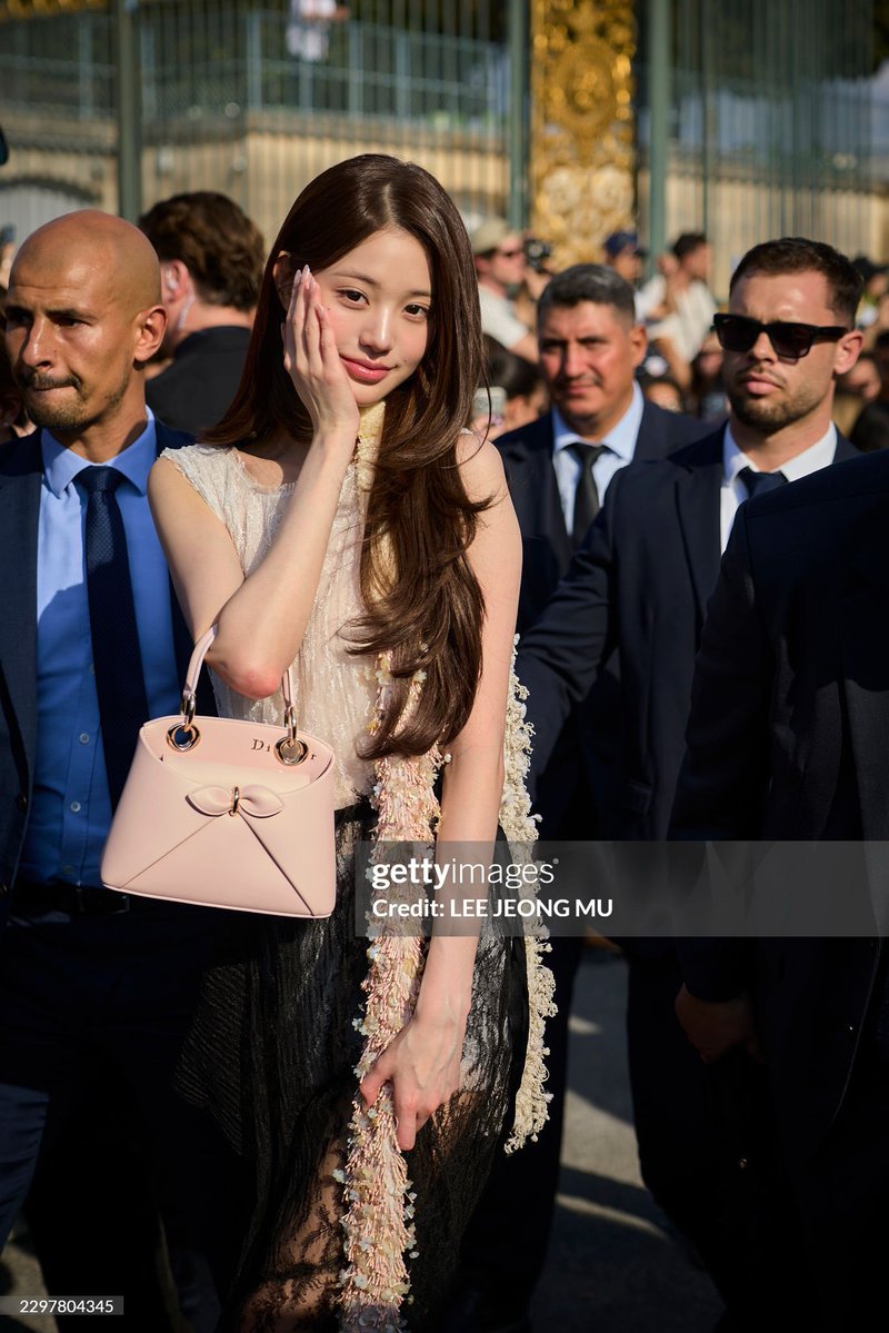 cutecat4847's tweet photo. wonyoung getty images https://t.co/hrN102cfxZ