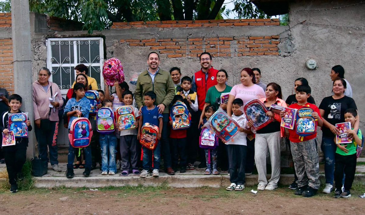 AlTiempoDgo's tweet photo. 🎒 #AlTiempo | Más de 150 familias han sido beneficiadas con las “MoChidas”, iniciativa impulsada por #EduardoRodríguezHerrera. @cnopdurango @CDE_PRI_Durango 

https://t.co/LPQrhmw0Py 

#RegresoAClases #Educación #AlTiempo https://t.co/EctXHvFlYg
