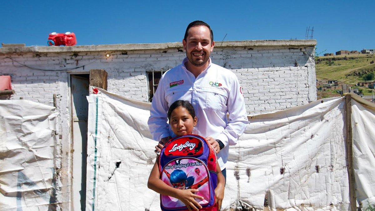 AlTiempoDgo's tweet photo. 🎒 #AlTiempo | Más de 150 familias han sido beneficiadas con las “MoChidas”, iniciativa impulsada por #EduardoRodríguezHerrera. @cnopdurango @CDE_PRI_Durango 

https://t.co/LPQrhmw0Py 

#RegresoAClases #Educación #AlTiempo https://t.co/EctXHvFlYg