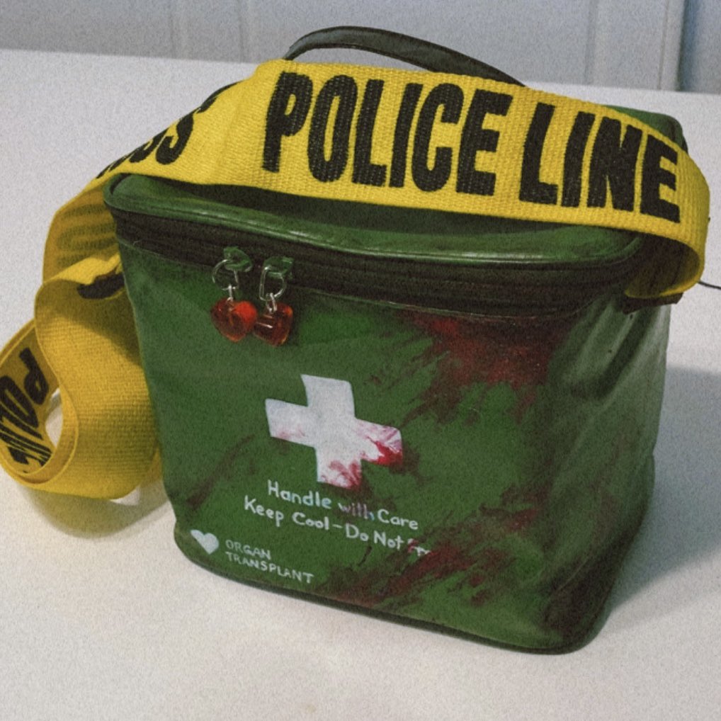 mparkinb's tweet photo. THATS MY PURSE I DONT KNOW YOU #ResidentEvil https://t.co/fSVmbSLDtg