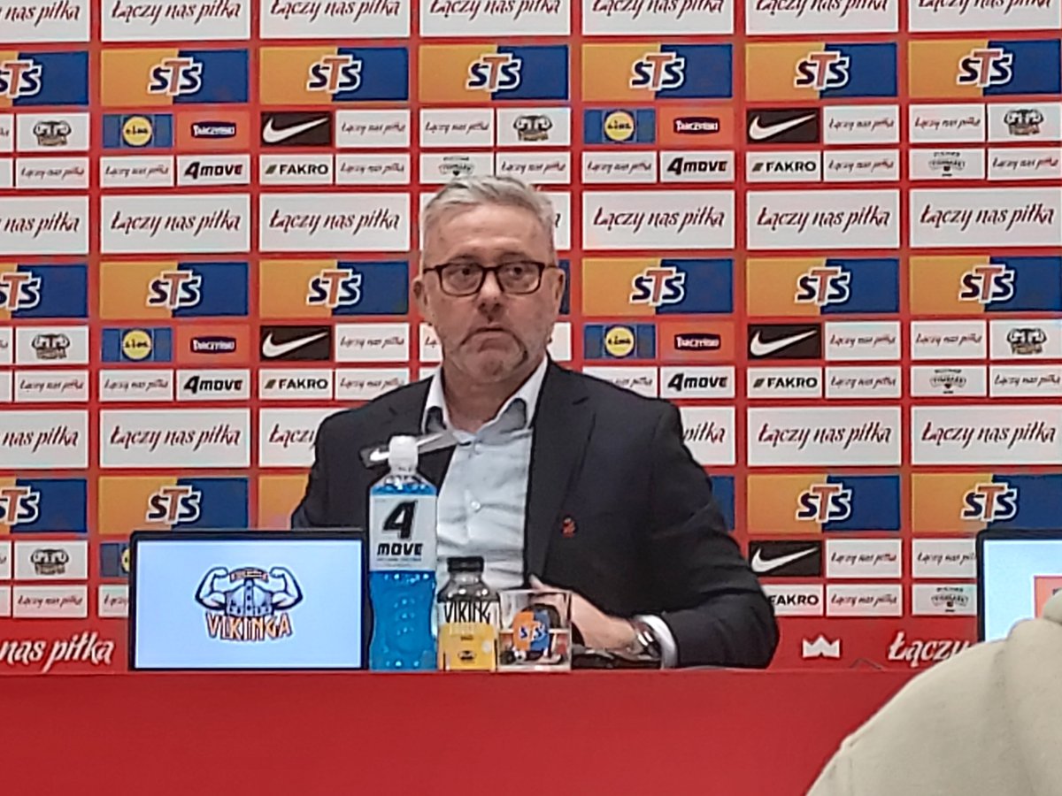 bugajski_karol's tweet photo. Trener Jerzy Brzęczek: Oyedele? Oceniam go bardzo pozytywnie, choć powołanie było może nie do końca zrozumiałe. Niesamowity talent i umiejętności, chociaż brakowało mi minut w klubie. Pokazał kilka dobrych zagrań #POLSWE https://t.co/rL8DyYYGWk