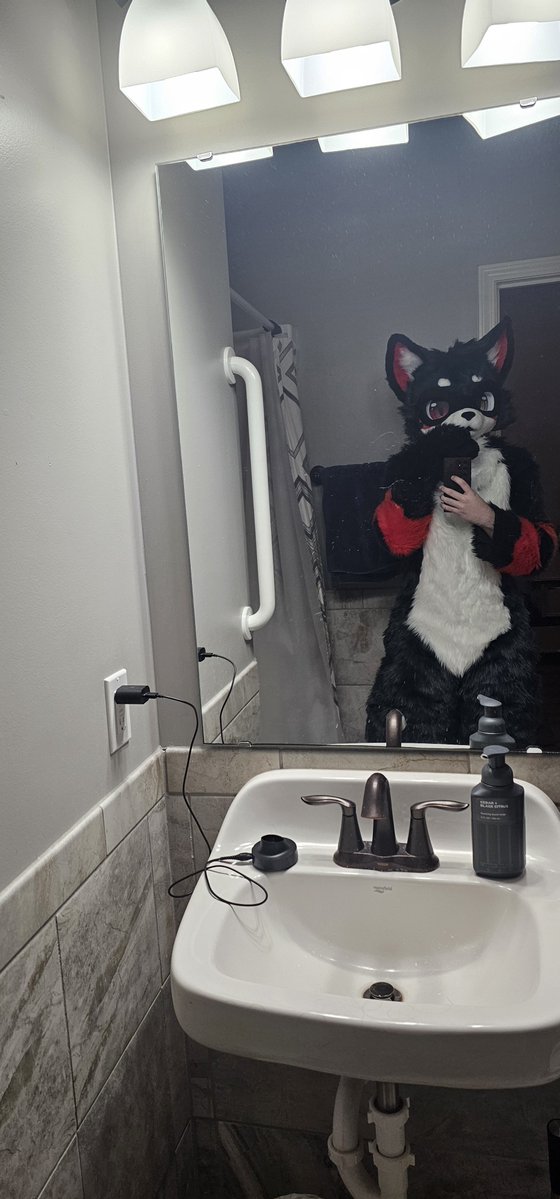 maxdlegend's tweet photo. A little Bathroom photo shoot https://t.co/FVWiX5ccPt