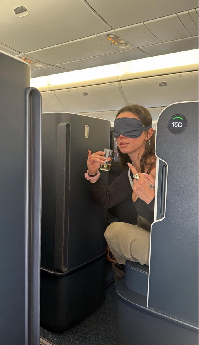 underdaseaas2's tweet photo. Really?? She’s been throwing shade at Katseye for how long https://t.co/xP6lRm8XZW