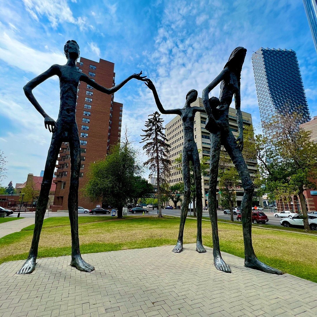 WindsurfingFrm's tweet photo. @montanti8angela The Family of Man — ten towering aluminum figures created for Expo 67 — now stands in downtown Calgary.
Sculpted by Spanish‑born artist Mario Armengol, whose elongated, expressionless forms were meant to symbolize universal human connection. https://t.co/KEHIwdVzJT