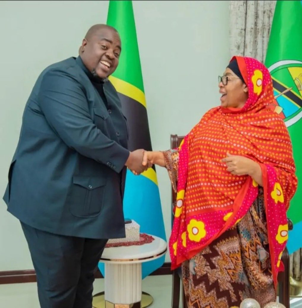 TitoMagoti's tweet photo. Wakati wa mauwaji ya Oktoba 29, kuna maganda ya RISASI zilizotumika kuuwa Rai yalitambuliwa kuwa na chapa ya Zimbabwe. 

Duru zilidai Big &amp; co waliingiza silaha TZ kumsaidia muuwaji Samia kushika dola kwa damu za watu.

Mwaka umeisha nchi haitawaliki, Chivayo amepiga teke debe! https://t.co/tW3DZbqsl6