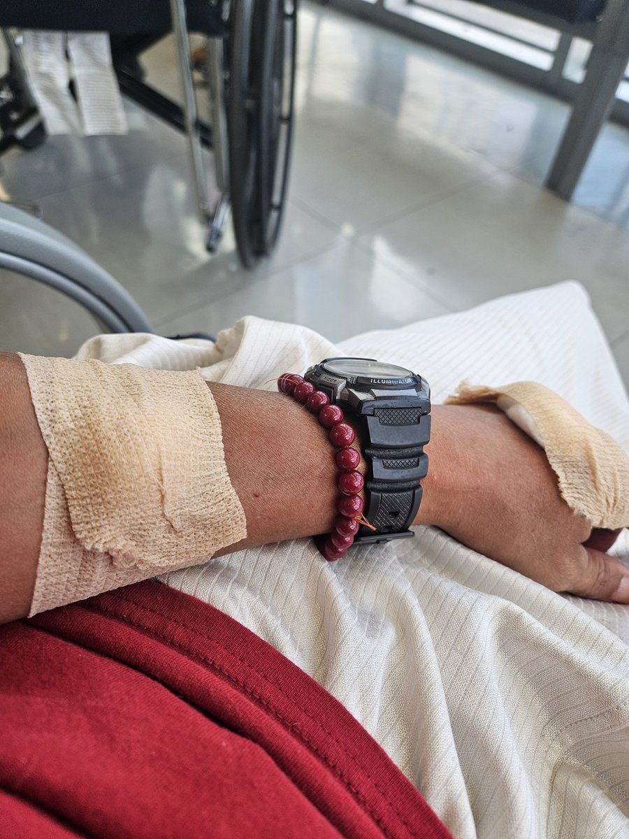 bdillon905's tweet photo. thought of today:
ready for round 2. just got admitted to er doctors again. the symptoms similar to previous but increased shock and dizziness. https://t.co/bxaBtAeeLS