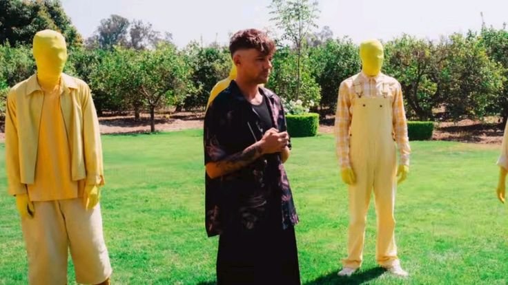 larrybeliever91's tweet photo. I STILL CAN'T BELIEVE HE SAID THAT 

 Louis: "I probably should have put my mates in the yellow suit. That's a funny idea. I suppose no one would have known who they are, eh? I'd put about half of One Direction in there and no one would have even realised." https://t.co/QzJeI0jSma
