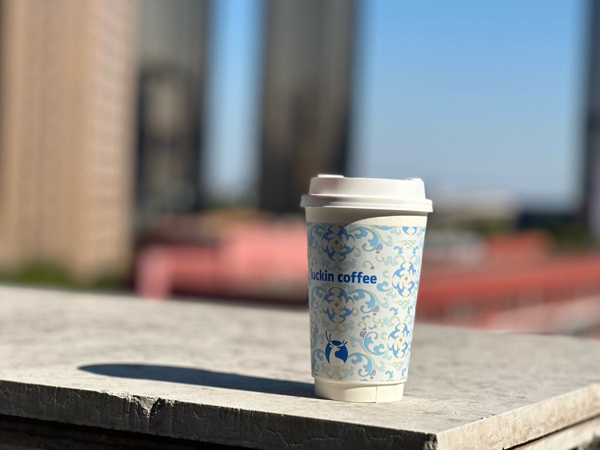 Vanstoneusu's tweet photo. Un café caliente y un momento tranquilo en la esquina soleada de la ciudad. Así es la magia de las calles!， https://t.co/ycxKUqeT6n