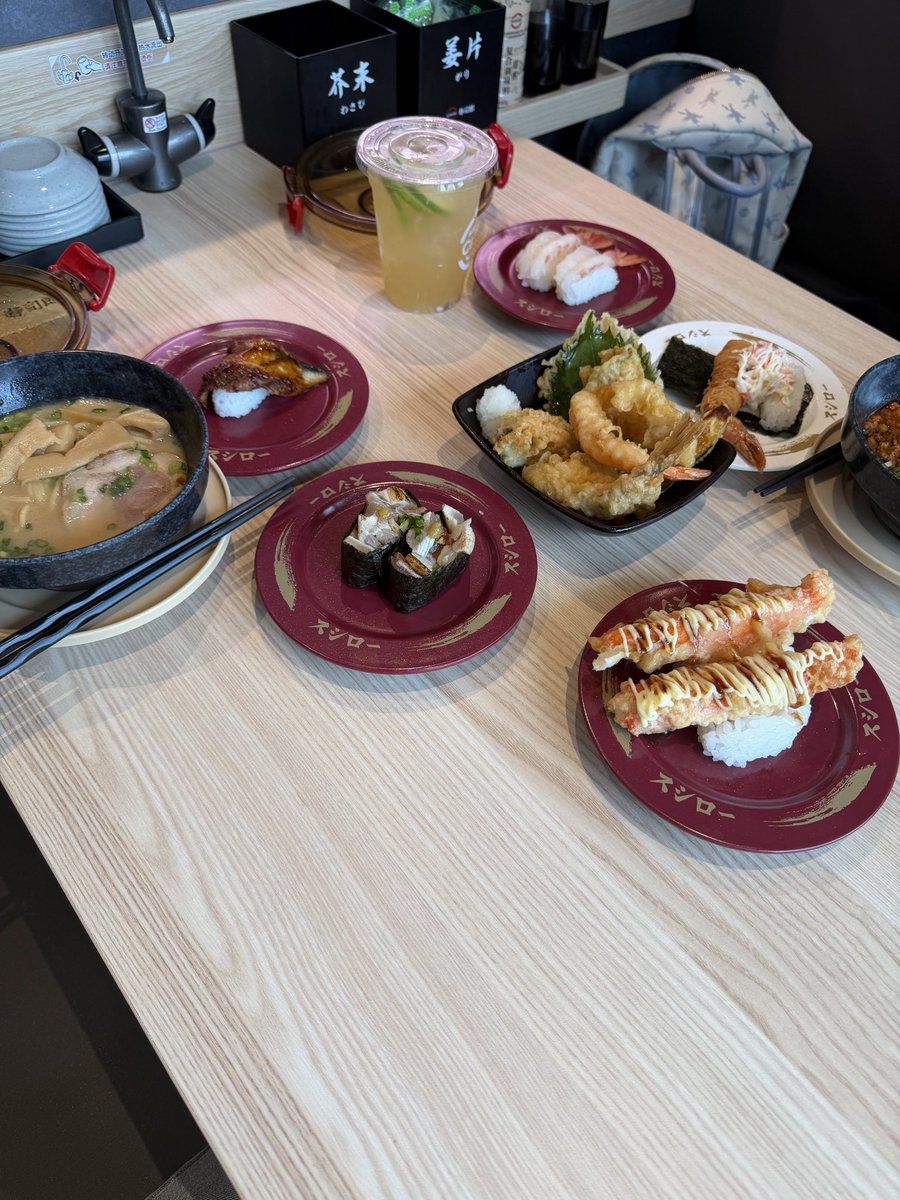 ditu765304's tweet photo. 今天去吃了寿司郎 以为不会吃很多 结果结账发现快200了 https://t.co/6Tr170vnTo