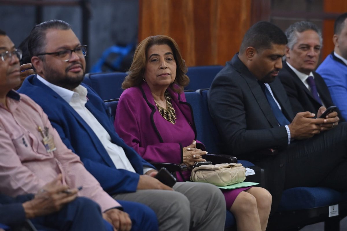 juntacentral's tweet photo. La Mesa Técnica de Cedulación de la #JCE, sostuvo este miércoles una reunión con delegados de los partidos políticos, como parte del seguimiento a los trabajos y avances relacionados con el proceso de cedulación.

Esta mesa técnica está integrada por los directores de Cedulación; Américo Rodríguez (@americorod); de Infómatica, Jhonny Rivera; de Partidos Políticos, Denny Díaz Mordán (@DennyDiazM); de Registro Civil, Rhina Díaz (@RhinaDiaz70); de Voto en el Exterior, Well Sepúlveda (@WellSepulveda); de Comunicaciones, Suedi León Jiménez (@Suedileon); de Coordinación de Juntas Electorales, Ramón Urbaez; de Inspectoría, Juan Bautista; de Elecciones, Mario Núñez (@mario_nu_val); de Registro Electoral, Luis Mariano Matos y la consultora jurídica, Nikauris Báez Ramírez (@NikaurisBaez)

En ese orden, estuvo presente la miembro titular del Pleno, Dolores Fernández Sánchez.