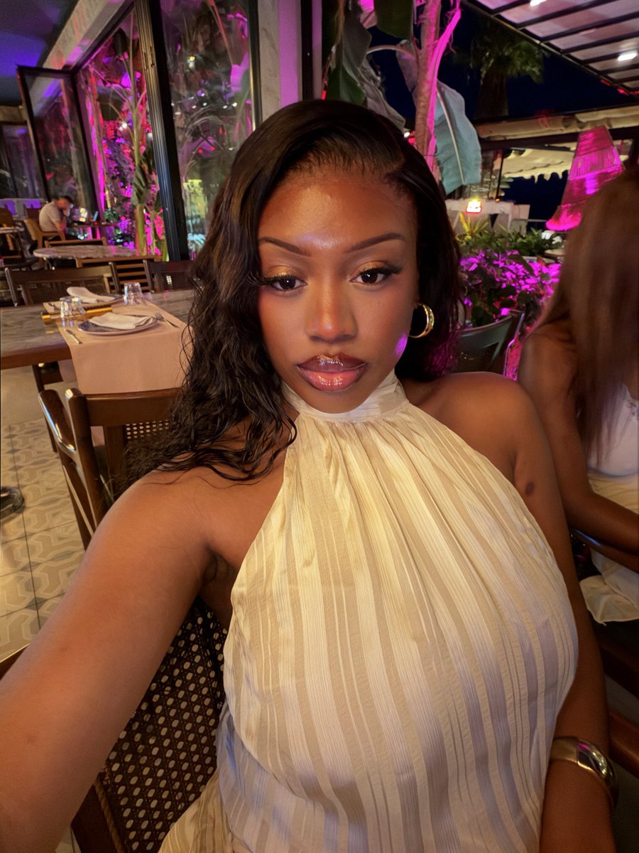_plamz's tweet photo. elle est belle, elle est… https://t.co/x67kXhrGgT