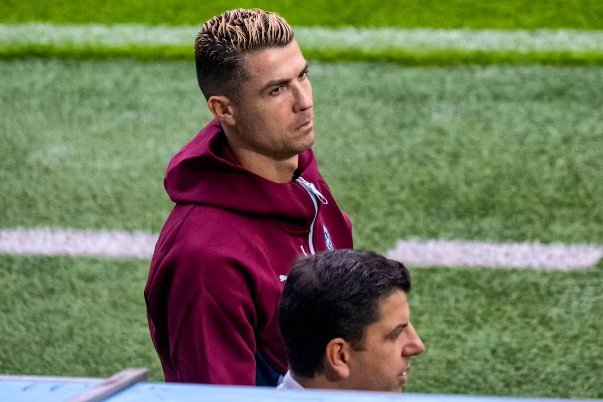 ArobaseGiovanny's tweet photo. Retraite internationale de Cristiano Ronaldo de la pire des manières.

Il n'a jamais eu le respect qu'il méritait.

On sait pourquoi il a quitté le Real Madrid.
On sait pourquoi il a quitté Manchester United.

Et on sait maintenant pourquoi il a quitté le Portugal.

Le point commun c'est systématiquement le manque de respect. Et le temps lui a toujours donné raison.

Merci pour tout. Bonne chance à nous pour la suite sans toi.