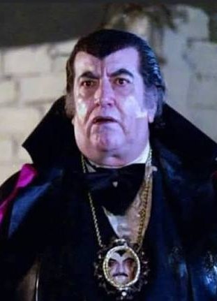 chko33's tweet photo. @SolidKroket "El vampiro teporocho" https://t.co/nynGzdSTha