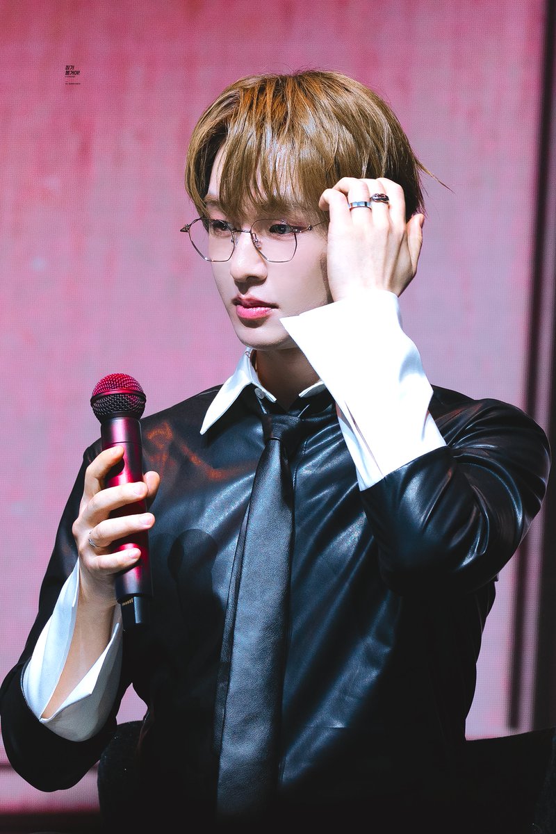 hourlyjinki's tweet photo. #온유 #ONEW #オニュ@SHINee @ONEW_GRIFFIN https://t.co/coaQ0HDZrV