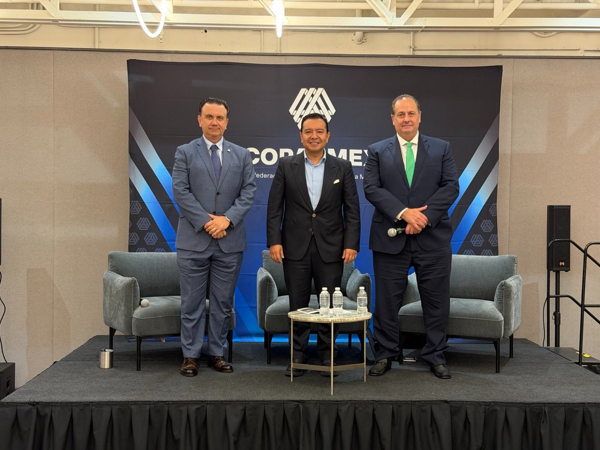 Coparmex's tweet photo. 🔵 En nuestro Diálogo Empresarial del mes de septiembre abrimos espacio a un importante intercambio de ideas respecto a los retos del paquete económico y las políticas públicas en torno al agua. 💧

💬 El Diálogo, dirigido por nuestro Presidente Nacional, @jsierraalvarez y nuestro Consejero Delegado de Enlace Político y Legislativo, @panchosuarezh, abordó en primer lugar la participación del Diputado Federal @hector_saul1, quien compartió los principales puntos del paquete económico y preocupaciones frente a la certidumbre para la inversión frente a los próximos años.