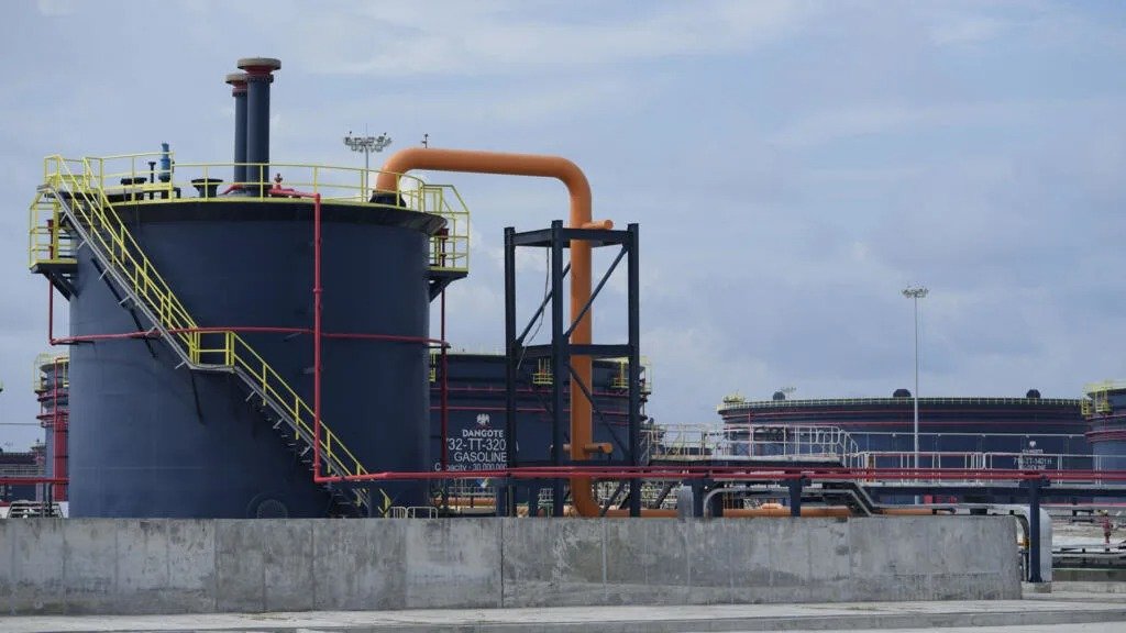 Estelle_Dansou's tweet photo. Quand le panafricanisme politique rejoint l'action industrielle : le soutien du Togo au projet Dangote en Afrique de l'Est prouve que l'intégration continentale se bâtit par des infrastructures concrètes, financées et portées par des acteurs africains.
#Togo #Tgtwittos #Dangote https://t.co/iRlf23NfnA