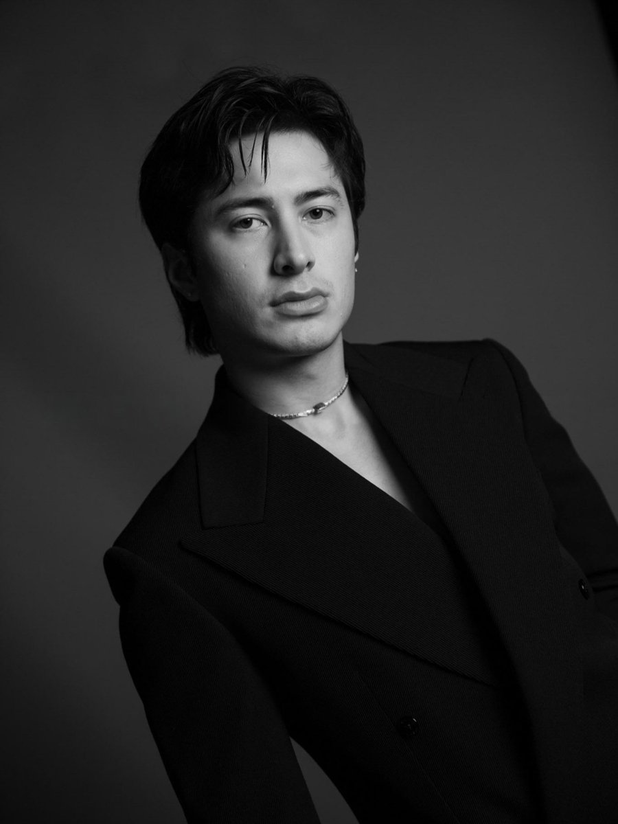 hudsonwphotos's tweet photo. More outtakes of Hudson Williams photographed by Parker Burr for Vanity Fair ✨️

Thanks @hudsonconnorupd https://t.co/saqFORcwiV