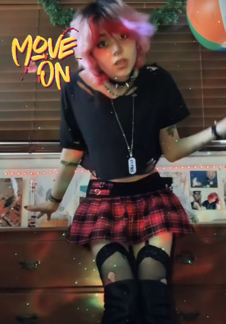 LovingLilyRenee's tweet photo. Red Haired Goddess (2/2) https://t.co/Fxb0qiGsAm