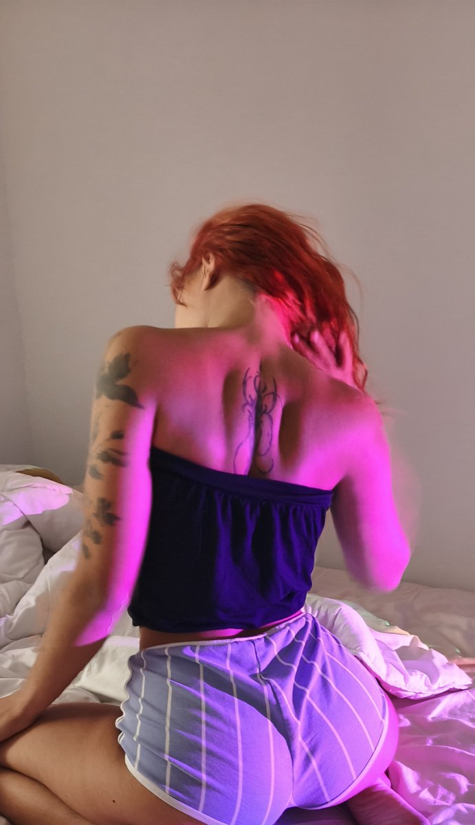 made_llyaa's tweet photo. J'aime trop trop ce pyjama, je me trouve vraiment super belle dedans, donc je le post pour vous beaux yeux a tous :p https://t.co/tvPGuL2Zrd