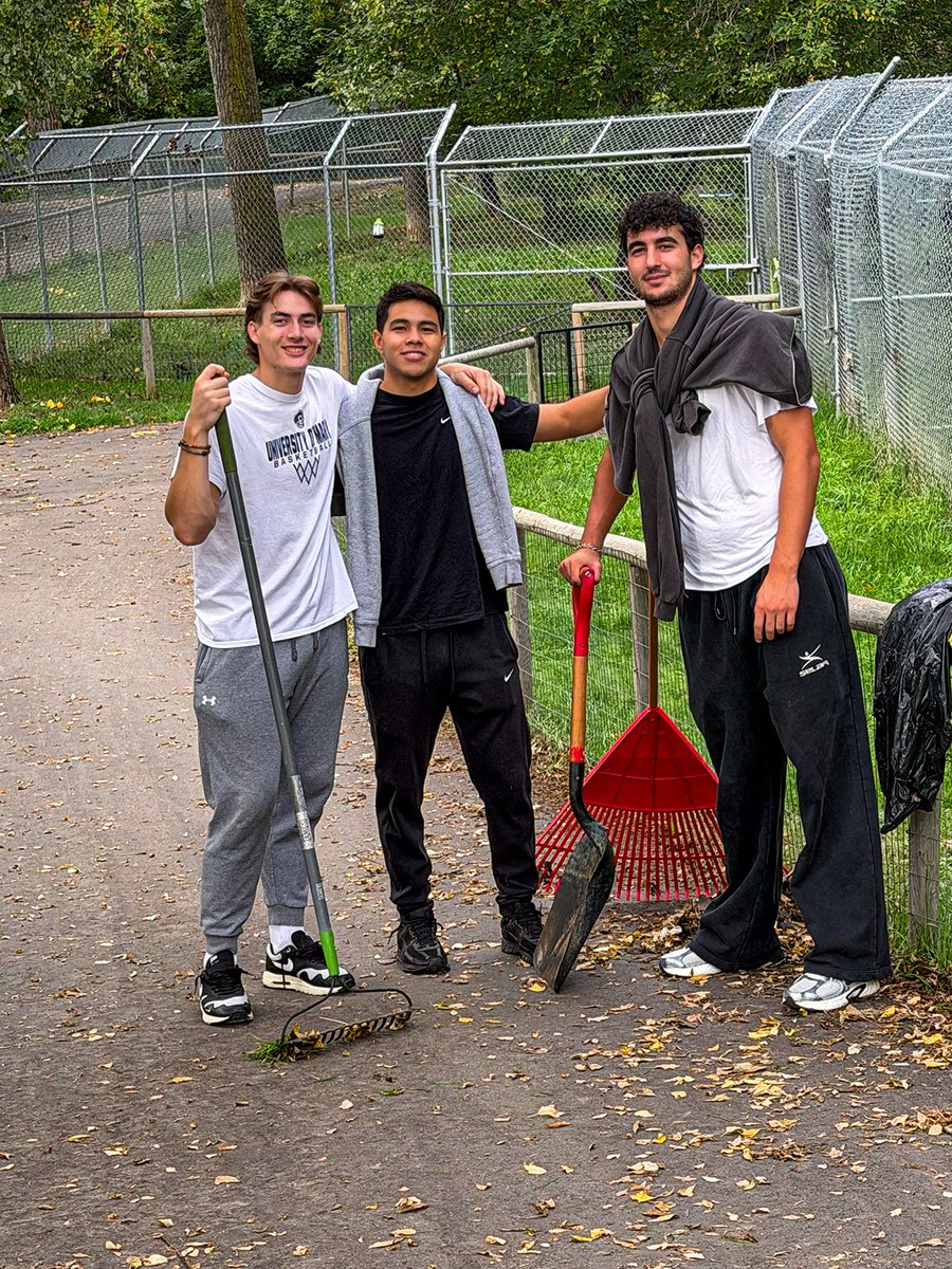 UMaryMensBball's tweet photo. Work Hard, Have Fun, Give Back ππ
The Marauders spent the morning volunteering at the zoo. We had a great time serving the community, working together, and enjoying the zoo π¦ π
#fortheship #gomarauders #lifeatmary #dayofservice https://t.co/6HgoAVnYPE