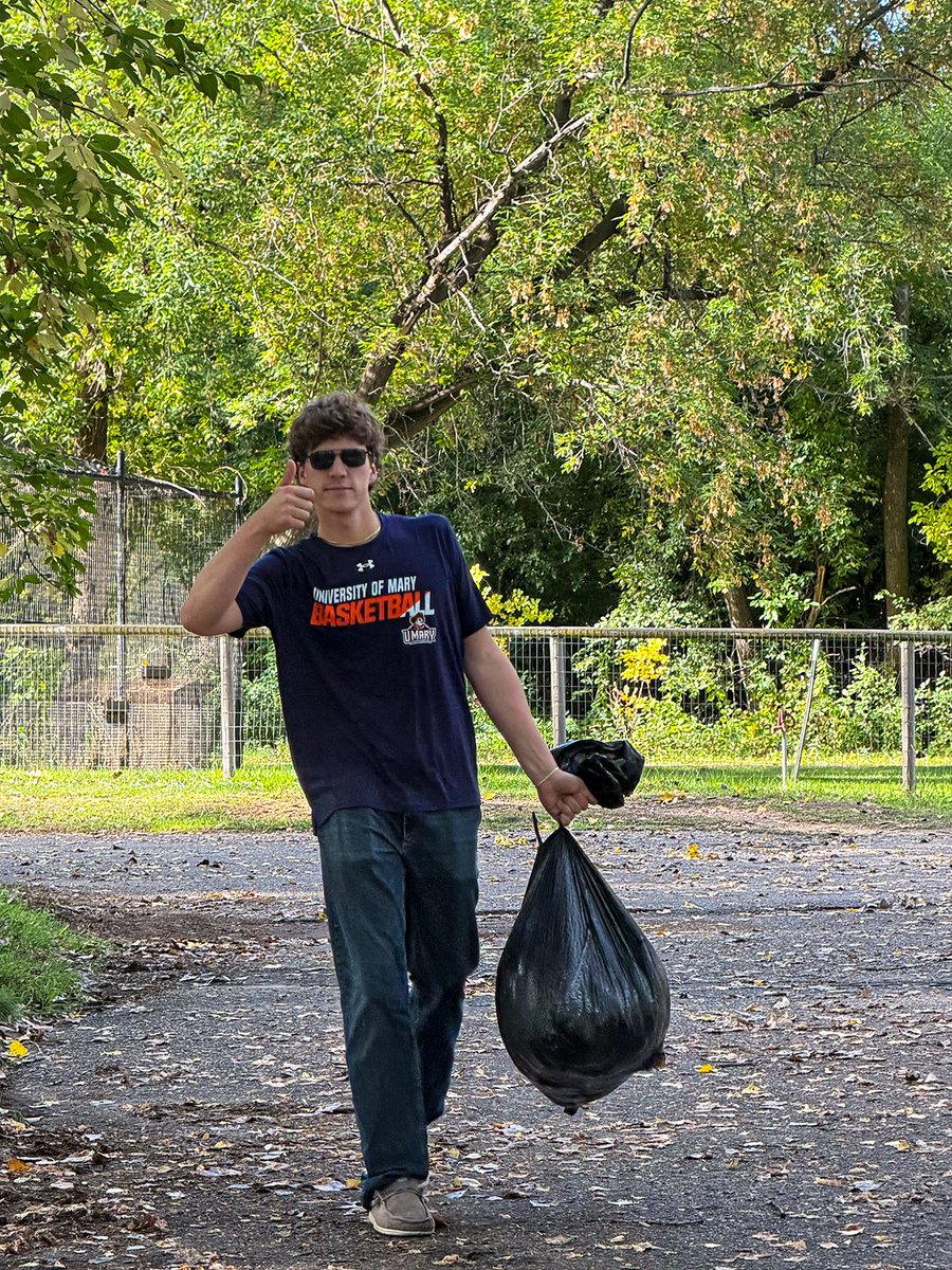 UMaryMensBball's tweet photo. Work Hard, Have Fun, Give Back ππ
The Marauders spent the morning volunteering at the zoo. We had a great time serving the community, working together, and enjoying the zoo π¦ π
#fortheship #gomarauders #lifeatmary #dayofservice https://t.co/6HgoAVnYPE