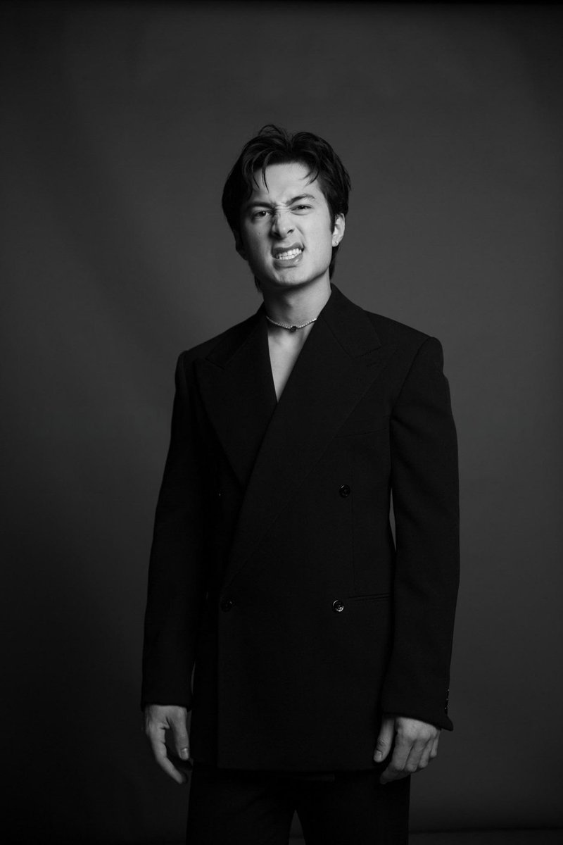 hudsonwphotos's tweet photo. More outtakes of Hudson Williams photographed by Parker Burr for Vanity Fair ✨️

Thanks @hudsonconnorupd https://t.co/saqFORcwiV