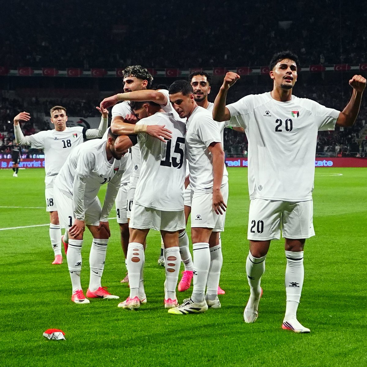 bpthaber's tweet photo. Konyaspor - Filistin maçı 90 dakika tamamlanmadan bitirildi.

"Filistin özgür olana dek maç ertelenmiştir." https://t.co/0YpwNbb4p9