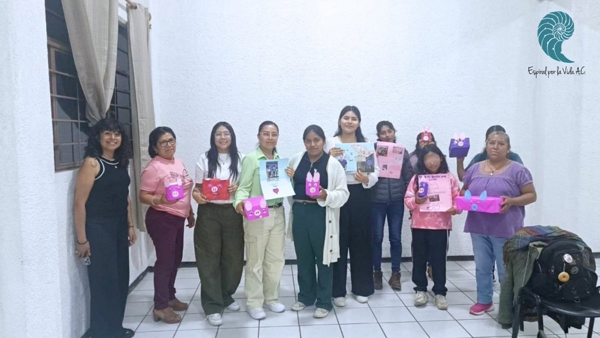 EspiralAC's tweet photo. Redes de Mujeres por la Autonomía Económica 💜Llevamos a cabo el Taller “Ahorro Comunitario y Solidario” en los municipios de Santa Catarina Ixtepeji, San Juan Chicomezúchil, Capulálpam de Méndez e Ixtlán de Juárez.🏘️👛

#AhorroComunitario #EconomíaSolidaria #MujeresQueAhorran https://t.co/GxKezQQMQE
