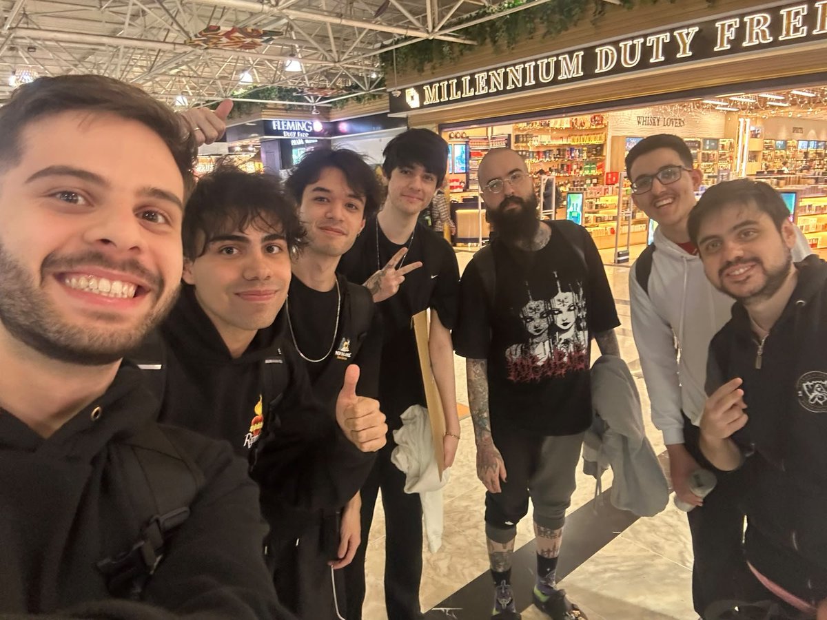 CBLOL's tweet photo. "A gente vai pra China, primo!" - a profecia está se cumprindo... 👀

A @REDCanids estreia na Demacia Cup neste sábado, às 5h 🐺 https://t.co/cnz4jG9b04