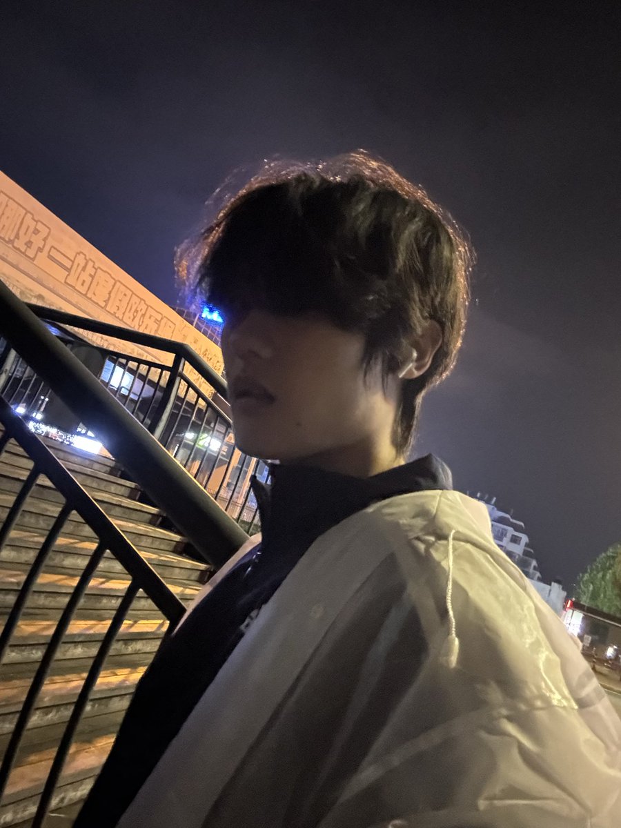 X18008123's tweet photo. 像不像极品男 s😈 https://t.co/6D4ac8Q3wc