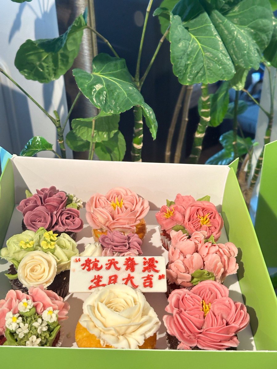 Webbermf3tbk's tweet photo. Hola vecinos! Este sábado compartiré pasteles caseros en el portal del edificio, ven a charlar! https://t.co/01OwUyLMaz