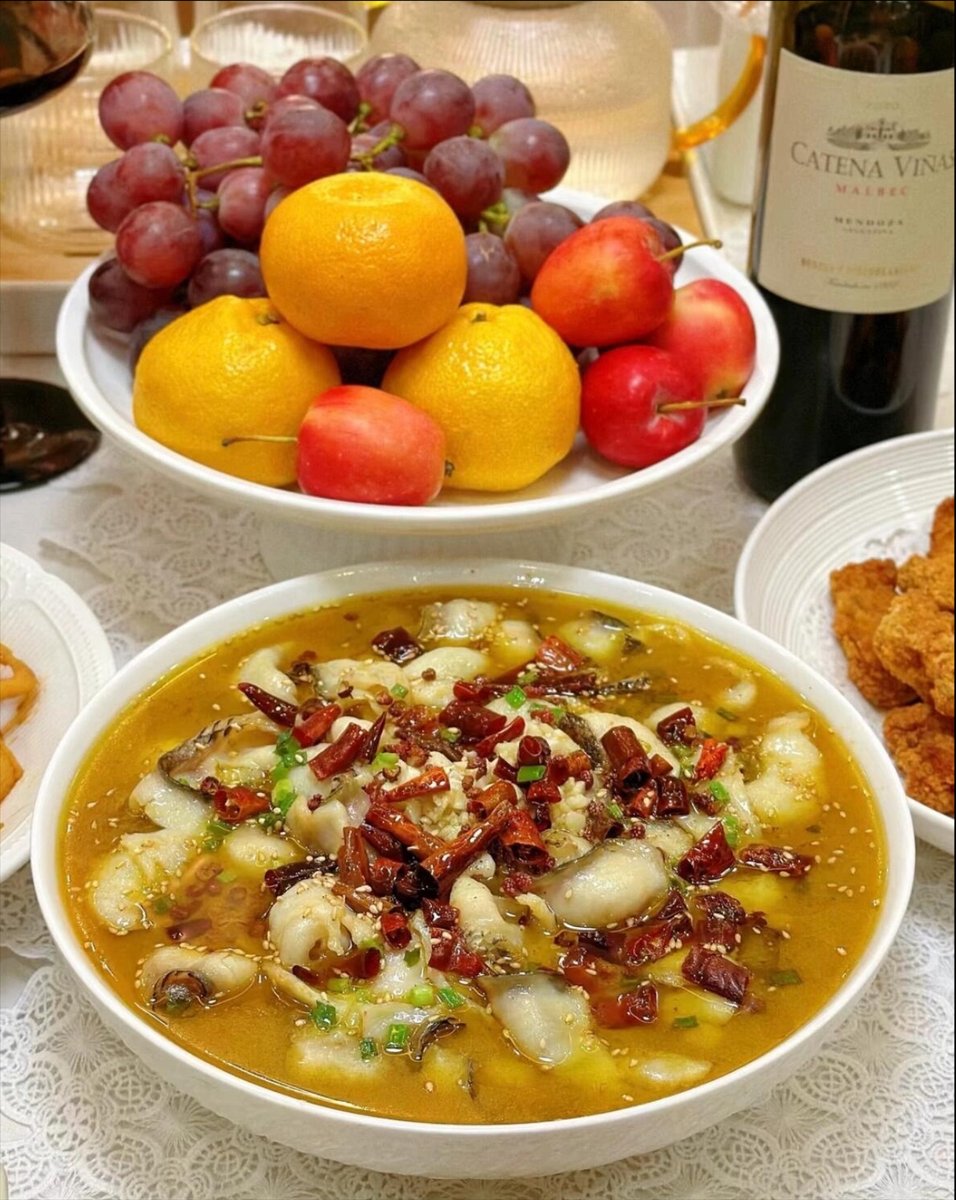 KassandraGq2a's tweet photo. Hoy con mi familia: risas, comida casera y mucho calor en casa, estos son los momentos que llenan el corazón. https://t.co/XOD0LnTbU7