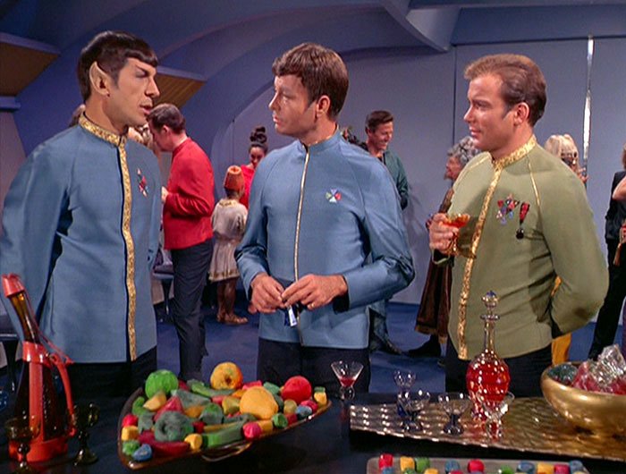 archaicf0ssil's tweet photo. I love space food in sci-fi shows because it always looks like some bullshit https://t.co/qu3luDenm3