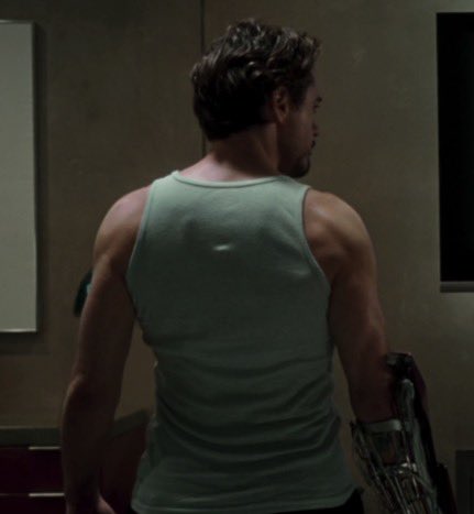 fortuneefame's tweet photo. His back got me GOING FERAL https://t.co/hny3uC6wUb