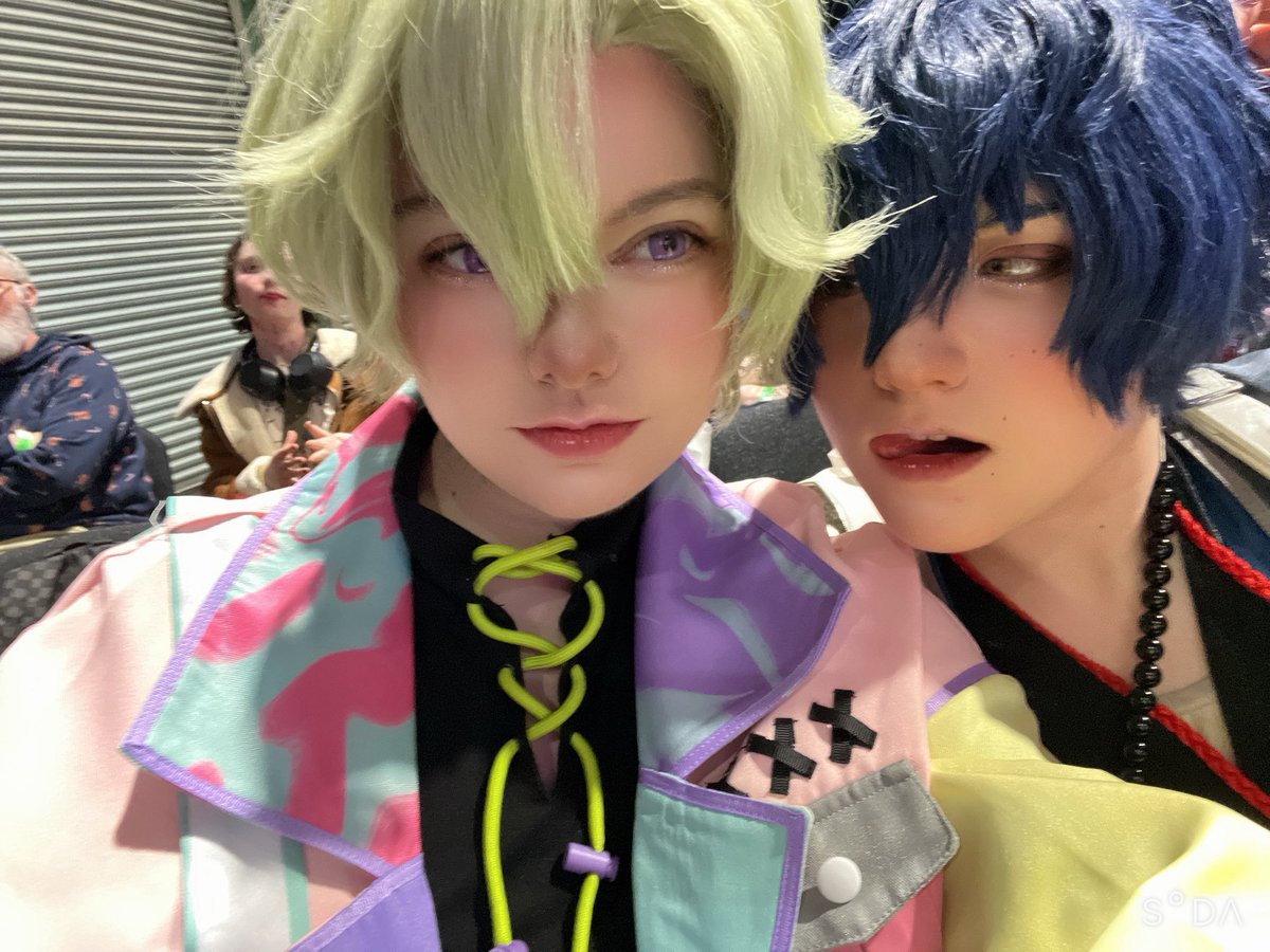 junisenas's tweet photo. hi we are eve 💖 https://t.co/NbKebRZ5zW