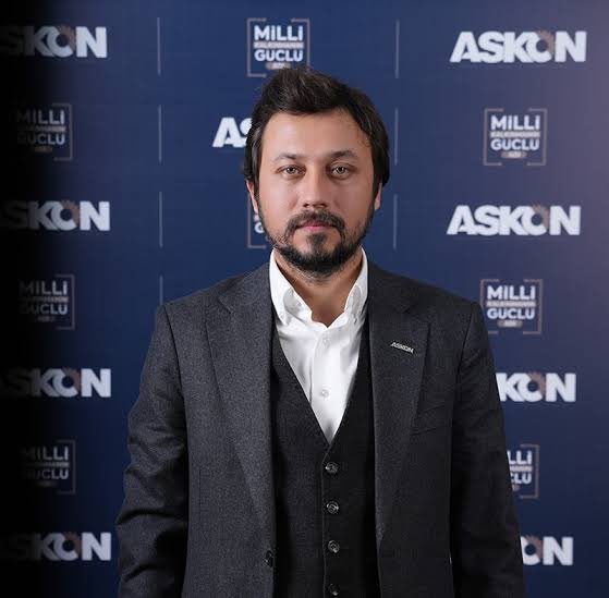GazeteciDinerGk's tweet photo. Hayati Yazıcı’nın oğlu Mustafa Yazıcı, Ali Emre Ballı, Doğtaş Mobilya’nın yöneticisi Ogün Doğan, BDDK eski başkan yardımcısı Murat Yönaç, Zülküf Kopuz, Peker Holding’in sahibi Hasan Peker, Erol Demirbaş, Tuncer Köklü mal varlıklarına tedbir konulan isimler arasında yer aldı. https://t.co/yjpE9FBmoy