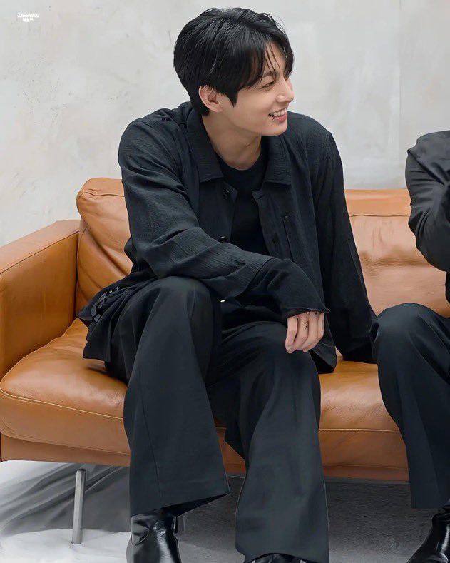 JEONKH_'s tweet photo. so damn handsome and attractive https://t.co/5rGvO98GFf