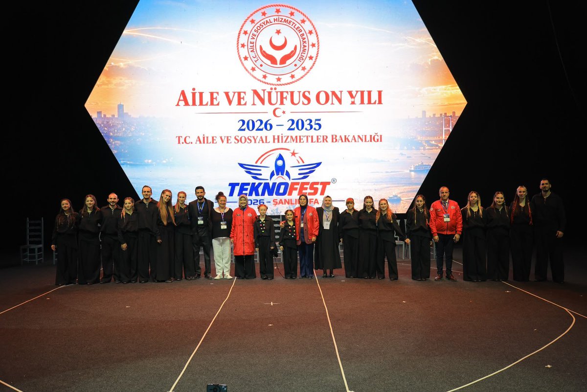 CYAZMAC's tweet photo. Tarihin sıfır noktasından geleceğe uzanan anlamlı bir yolculuk… 🎭

Şanlıurfa’mızda düzenlenen #TEKNOFESTGüneydoğu’da, Aile ve Sosyal Hizmetler Bakanlığımız ile Ankara Devlet Tiyatrosu koordinesinde hazırlanan “İlk Işıktan Geleceğe” tiyatro oyununu Aile ve Sosyal Hizmetler Bakan Yardımcımız Sayın Leman Yenigün ve Aile ve Sosyal Hizmetler İl Müdürümüz Fatih Yılmaz ile birlikte izledik.

İnsanlığın ve medeniyetin doğuşundan bilim ve teknolojiyle şekillenen geleceğimize uzanan hikayeyi, gençlerimizin de yer aldığı sahnede izlemek çok kıymetliydi.

Emeği geçen herkese ve sahnedeki gençlerimize gönülden teşekkür ediyorum.

@RTErdogan @Akparti @abuyukgumus @Selcuk @MahinurOzdemir @LemanYenigunAk @tcailesosyal @teknofest