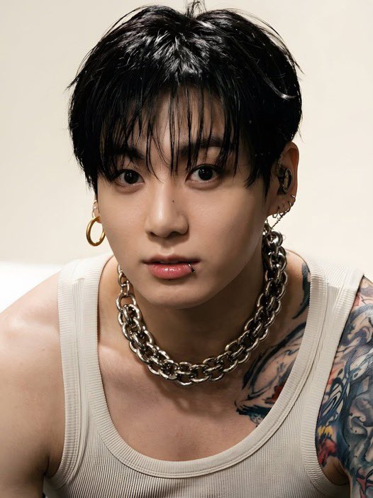 JEONKH_'s tweet photo. he is so damn fine https://t.co/bs3VlzbEAl