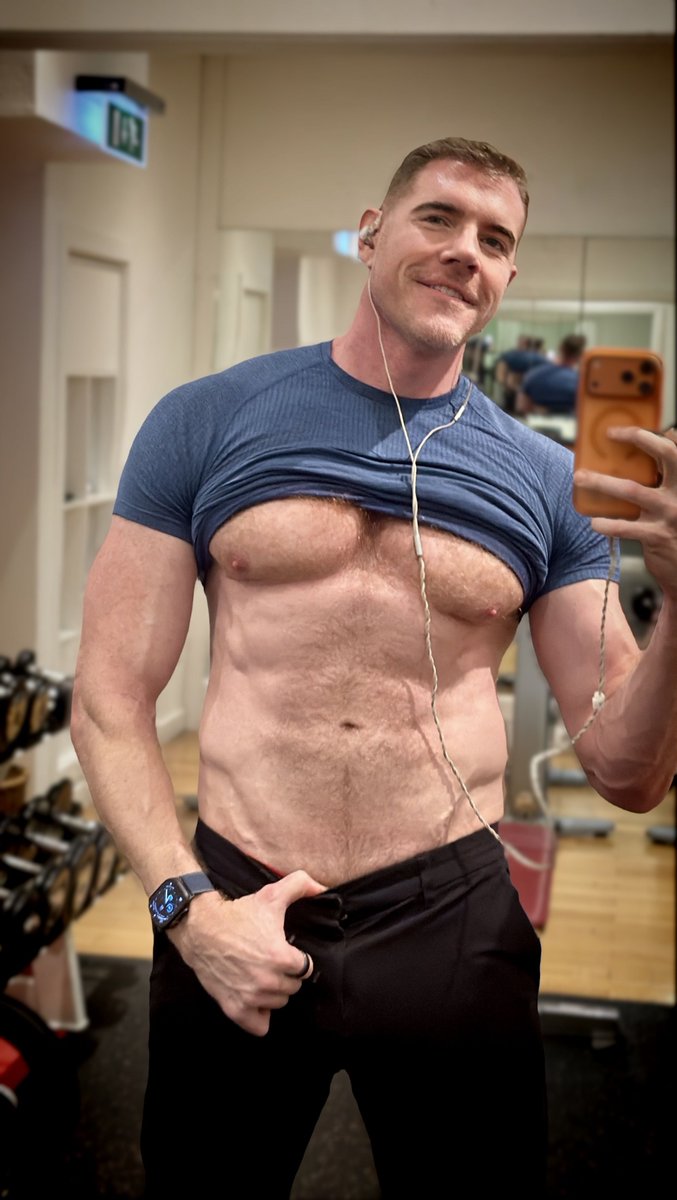 WolfLegrand's tweet photo. Sneaky gym pic. Got Caught when taking the one where my pants were down. https://t.co/d8zv0yhT6P