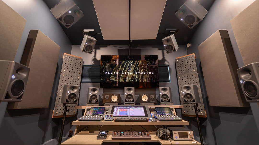 ProSoundNews's tweet photo. TODAY at https://t.co/9JkbSGnEAo:
• Seen on the Scene: Mix Sound for Film &amp; TV 2026, Pt 1 • Oasis Sues Former FOH Engineer
• Mix Tech Spotlight: Fairlight Live
• 64 Audio CEO Steps Down
• Black Lava Studios Creates Immersive Mix Space
#recording #proaudio #livesound #oasis https://t.co/y2LcdTP1Fp