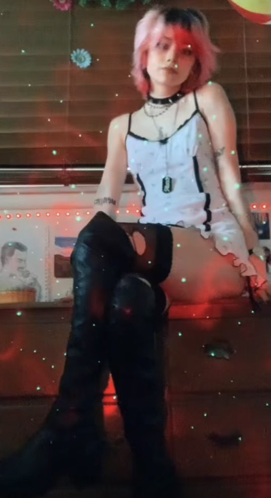 LovingLilyRenee's tweet photo. Red Haired Goddess (1/2) https://t.co/HKFzQmWbma