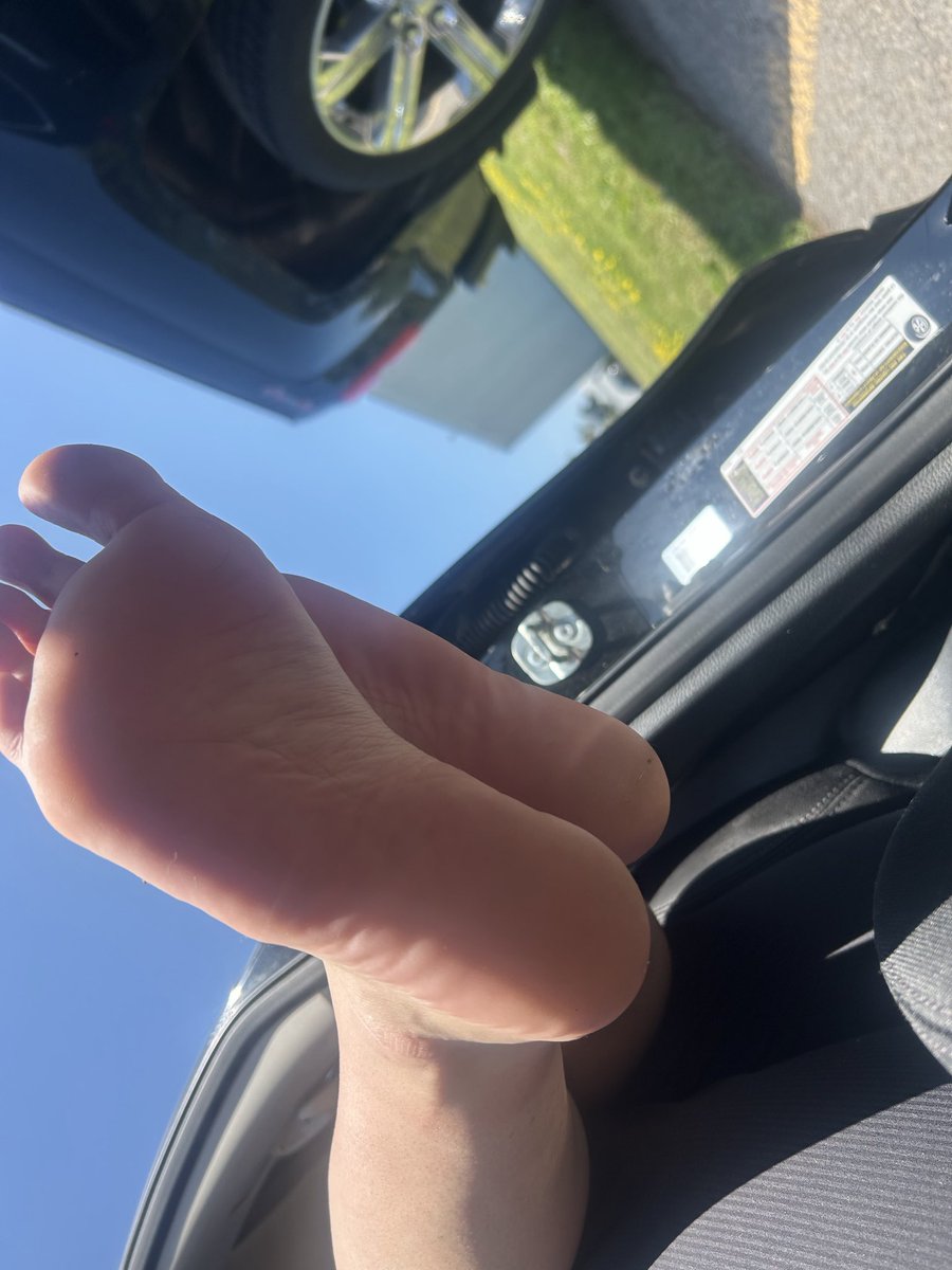 baresolesCo's tweet photo. you like? 
#feet #feetfetısh #soles #feetworshi̇p https://t.co/5OcF35T47u