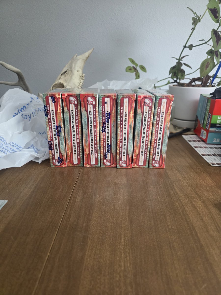 jaymart574's tweet photo. @CardPurchaser Should I rip the heavy or light boxes? https://t.co/prkoOXhNYU