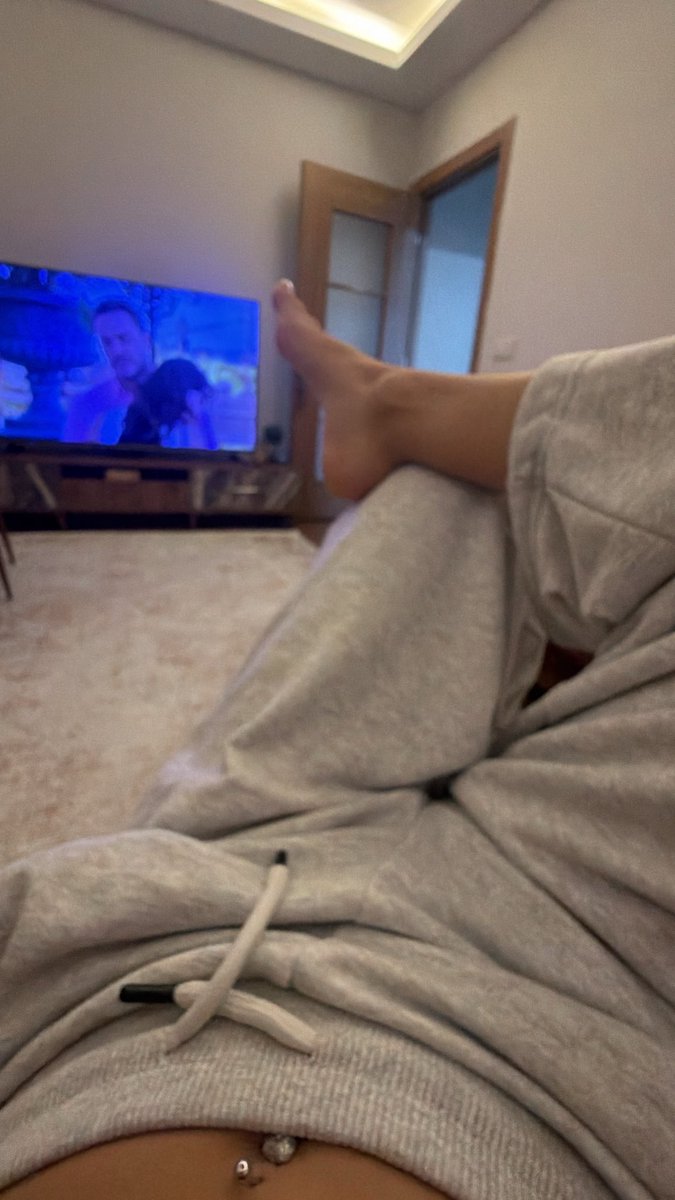 kn0o0py's tweet photo. Dizi keyfi yapıyorumm:)) https://t.co/rLJweKKSMj
