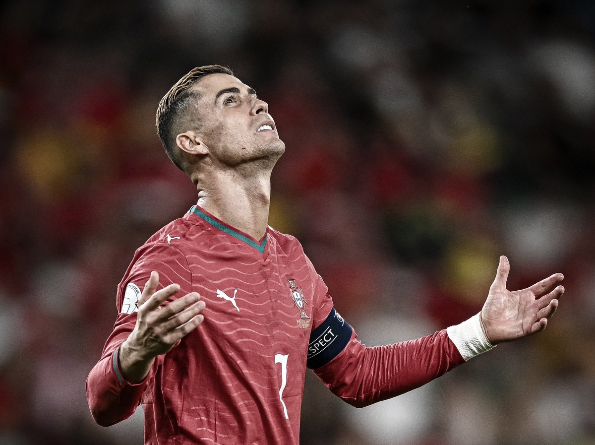 FabrizioRomano's tweet photo. 🚨🇵🇹 OFFICIAL: Portugal statement.

“Cristiano Ronaldo has left the national team camp. Our preparations for the next games continue with our 24 players with maximum focus on the results”. https://t.co/nevUpkACmL