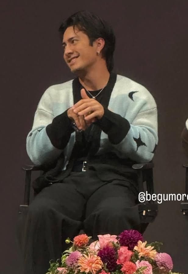 finelinewt's tweet photo. he looks so soft with that cardigan https://t.co/Nb99ctVkhD
