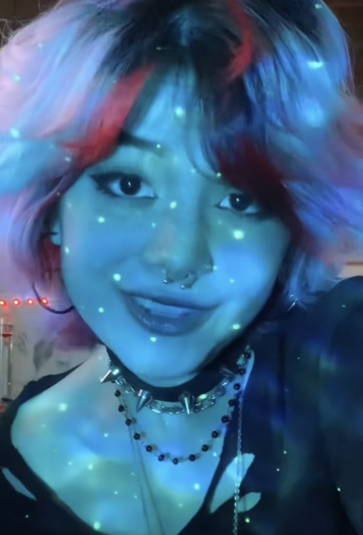 LovingLilyRenee's tweet photo. Firefly Lights (1/1) https://t.co/QrZ0abe7ti