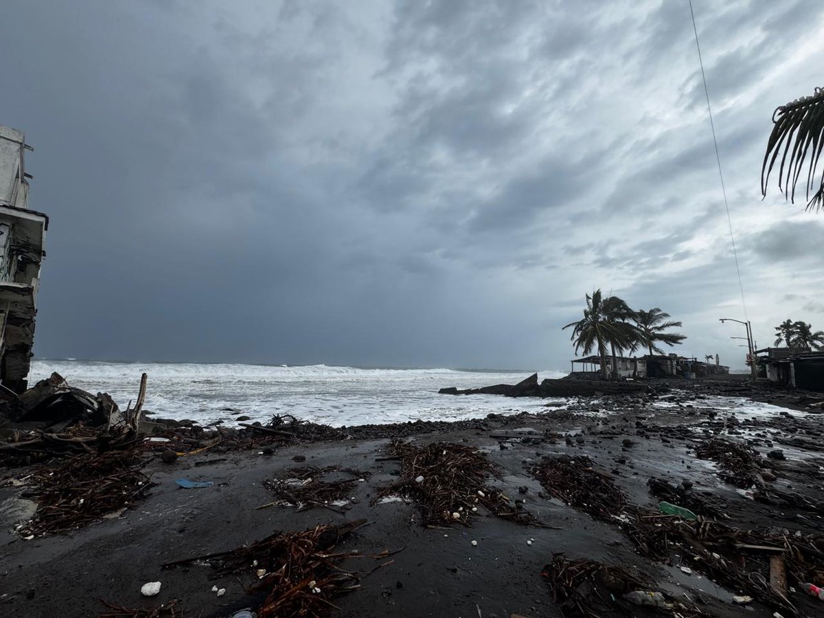 ComentarioUdeC's tweet photo. #Colima
Deja fuerte oleaje sin enramadas a El Paraíso; también hay viviendas afectadas
https://t.co/HoRynHRApC
#ElComentario #oleaje #enramadas #ElParaíso #viviendasafectadas #daños https://t.co/Z0cXErA6J5