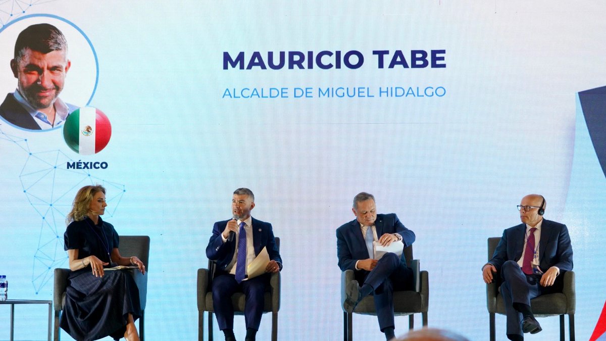 mauriciotabe's tweet photo. Las libertades se conquistan y se defienden TODOS los días.

Hoy, en el Foro @AmericaLibre1, lo dije claro: la presidenta está debilitando las instituciones y concentrando el poder.

México necesita una jefa de Estado, no una jefa de facción.

Cuando desaparecen los contrapesos, los que pierden son los ciudadanos y no podemos quedarnos callados.